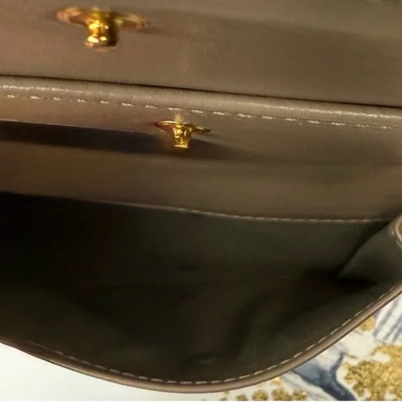 Fendi F Beige Leather Bi-Fold Wallet with Gold Logo. 31/2 X 41/2 - Picture 8 of 16